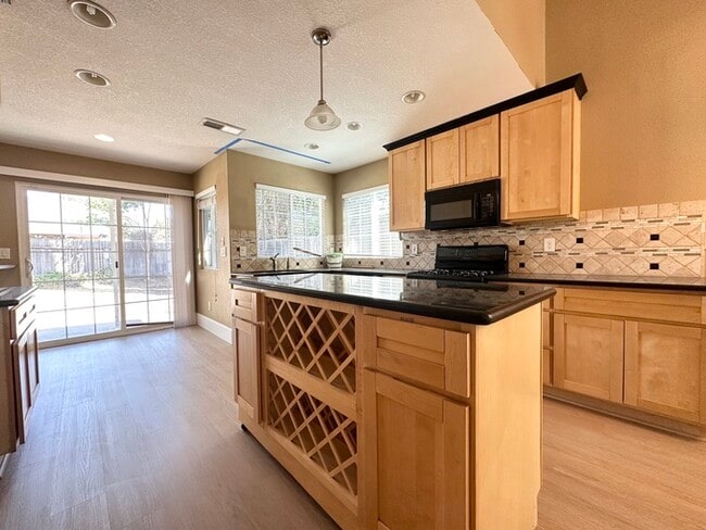 Building Photo - Beautifully Updated Home in Citrus Heights!