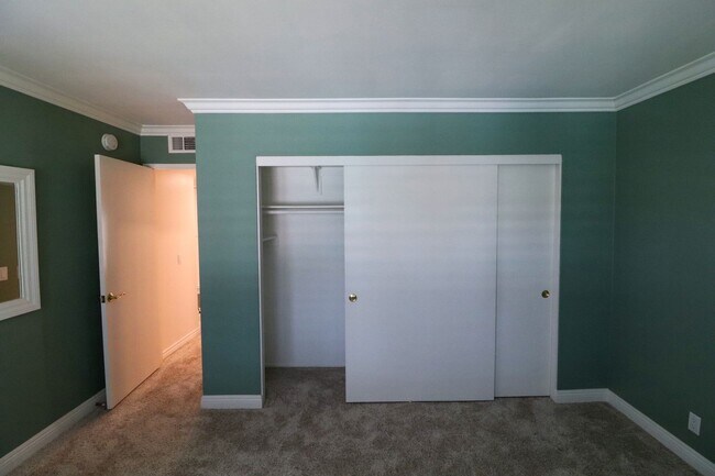 Building Photo - 1050 Pacifica Dr