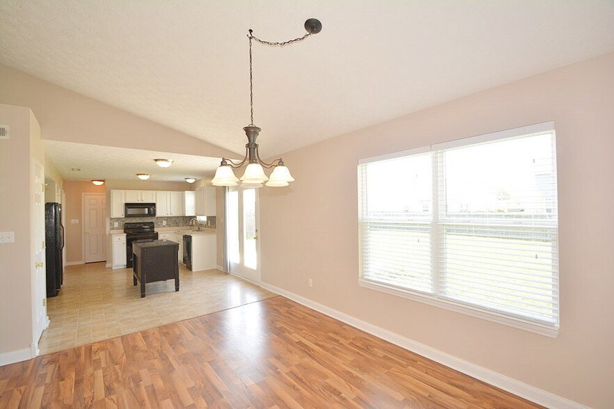 Building Photo - 6917 Tree Top Ln