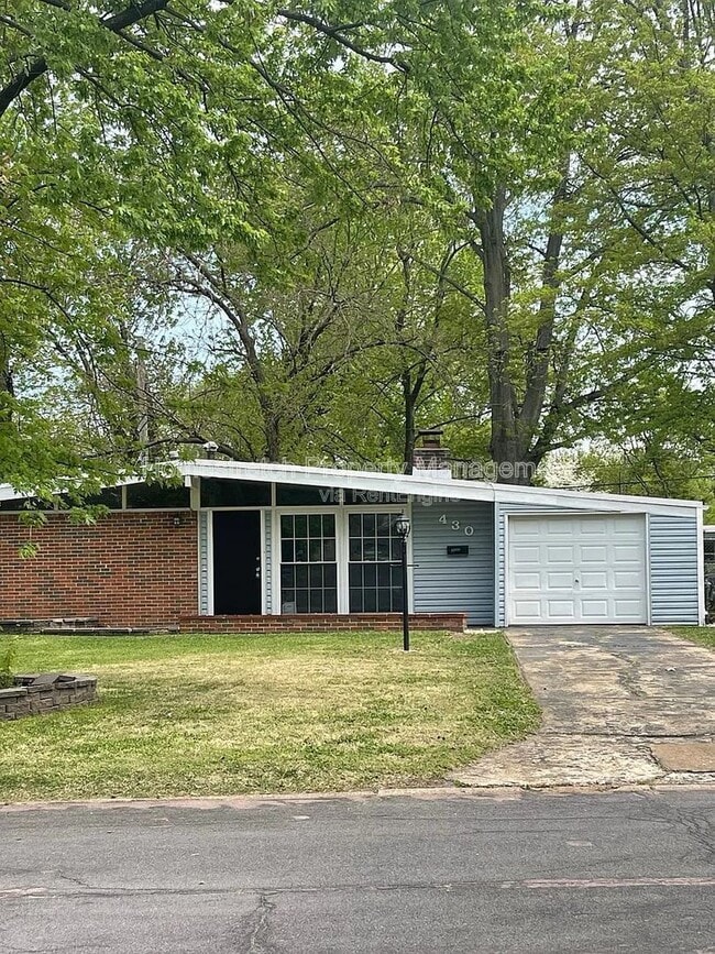 Building Photo - 430 Holiday Hl