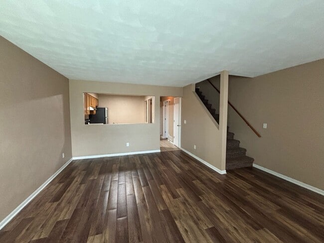 Building Photo - 372 Amphitheater Dr