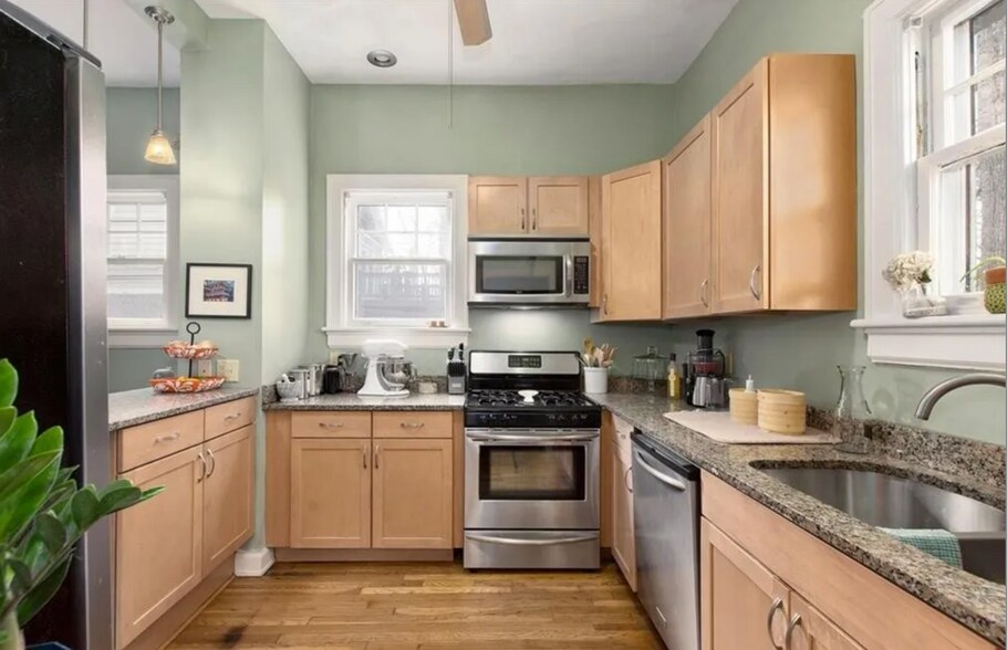 Building Photo - 55 Westover Dr