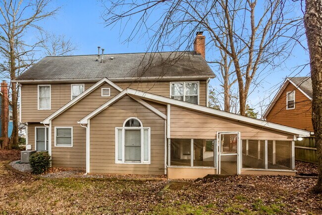 Building Photo - 2328 Torrington Ln