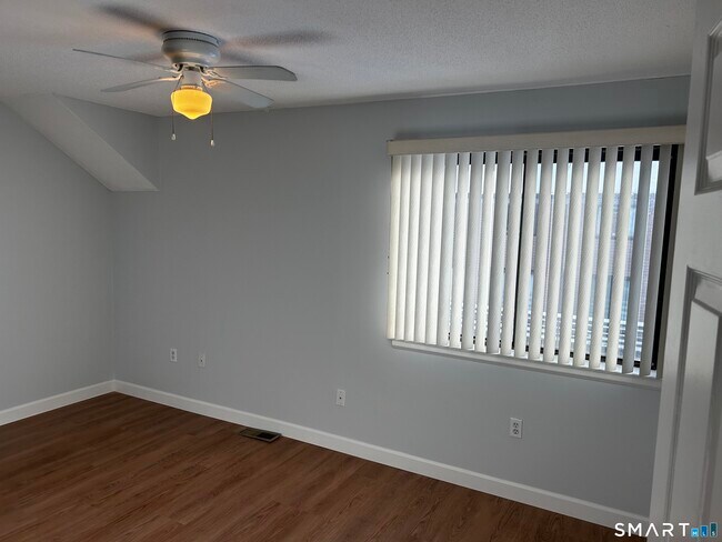 Building Photo - 151 Wynwood Dr