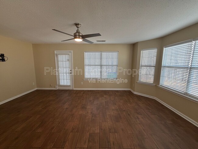 Building Photo - 228 Prattling Ct