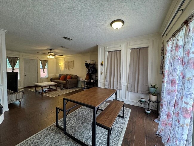 Building Photo - 2900 Lovell Dr
