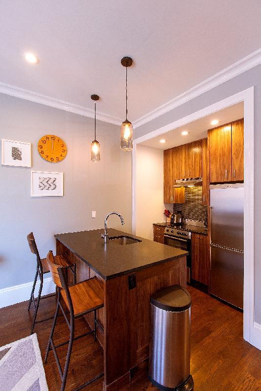 Building Photo - 304 Newbury St