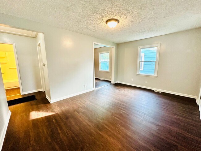 Building Photo - 2BR off Taylor Blvd with open floor plan *$400 off 1st months rent*