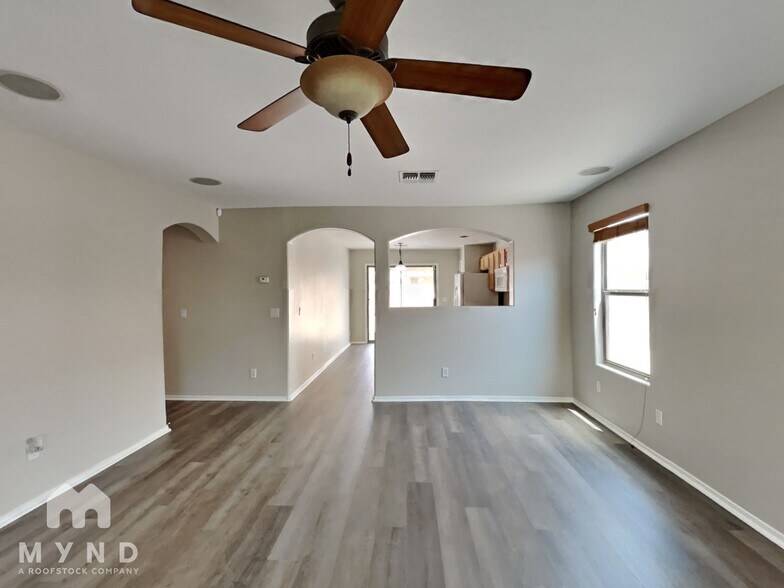 Building Photo - 836 W Burkhalter Dr