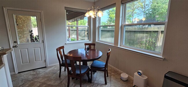 Building Photo - 5902 Mettler Ln