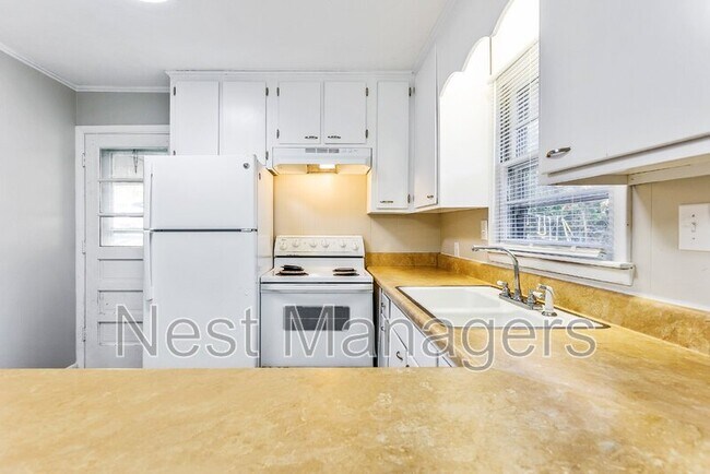 Building Photo - 1089 Essex Pl