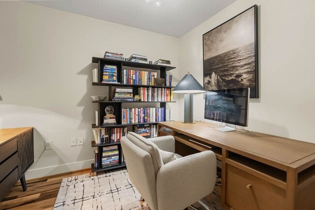 Building Photo - U St Penthouse