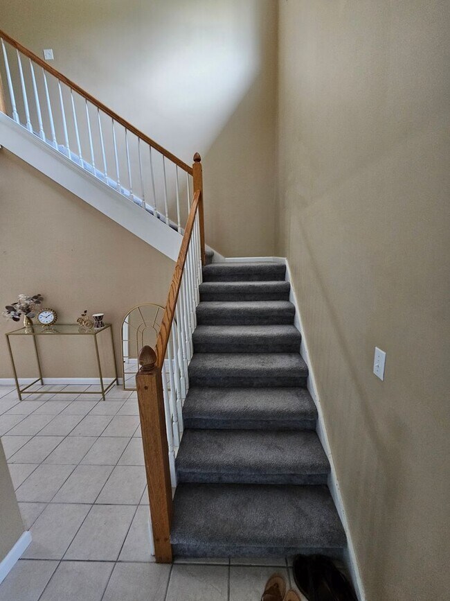 Building Photo - Beautiful family home in Great Neighborhood