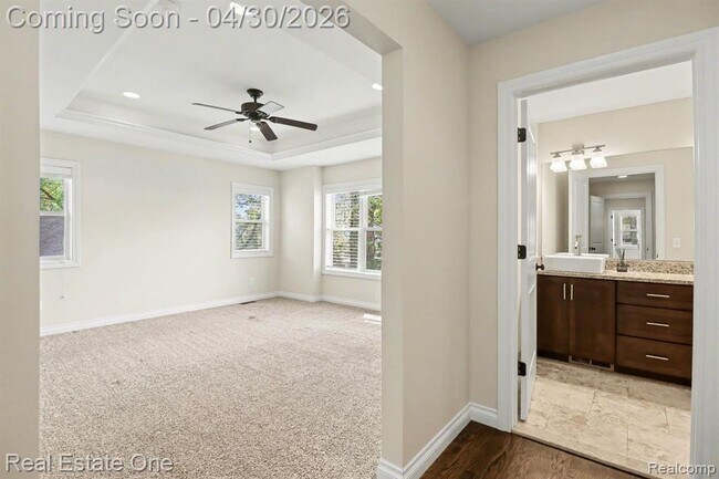 Building Photo - 714 E University Ave