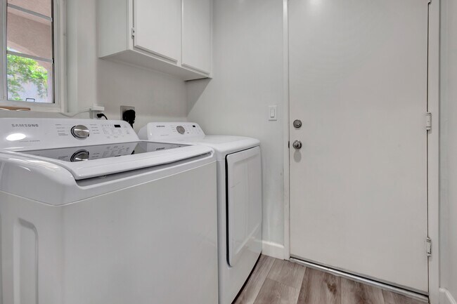 Building Photo - 28962 Sean Dr