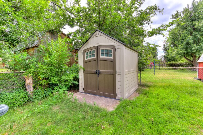 Building Photo - Spacious 3-Bedroom Home with a Fenced Yard...