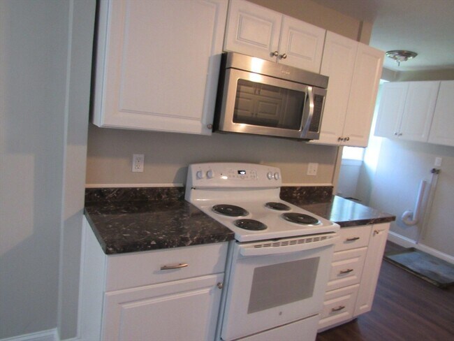 Building Photo - 19 Chapman St