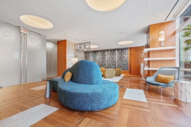 Building Photo - 77 HUDSON St