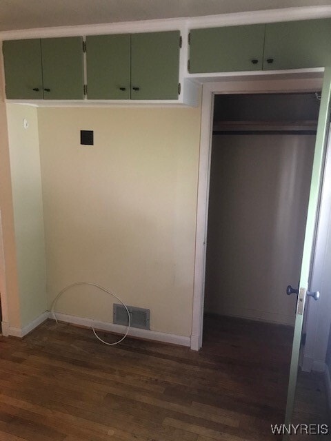 Building Photo - 17 Starcrest Dr