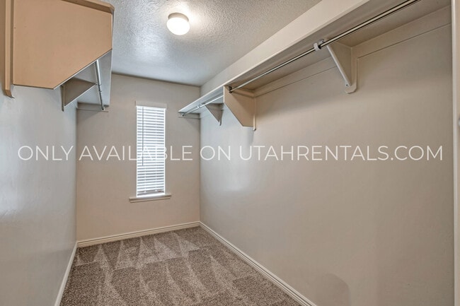 Building Photo - 793 N 2560 E