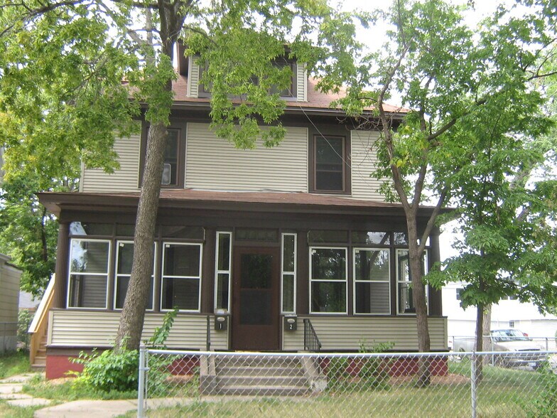 Building Photo - 3300 1st Ave S
