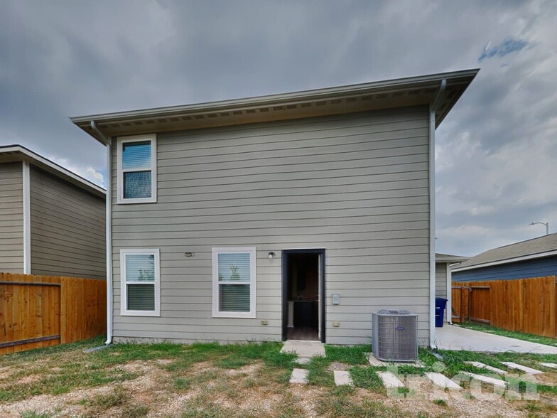 Building Photo - 3158 Gilbert Garden