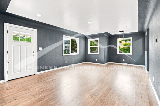 Building Photo - Charming Home with Central AC and Fenced Yard