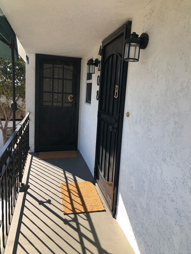 Building Photo - 4208 Fanuel St