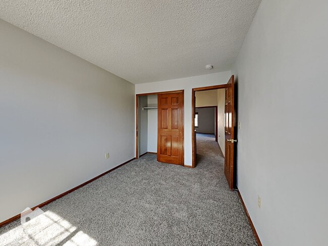 Building Photo - 2304 S Gray Dr