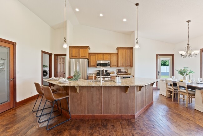 Building Photo - 1981 W Twinkling Star Rd