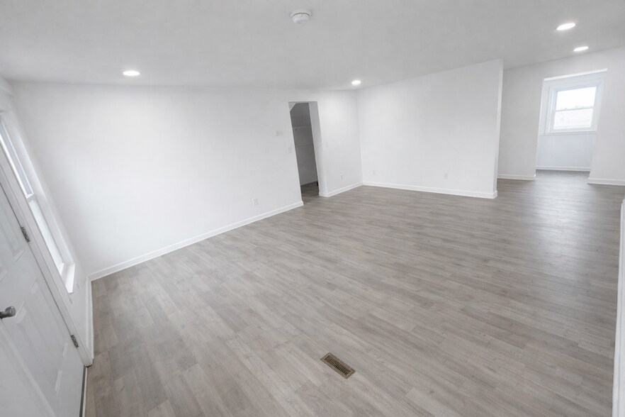 Building Photo - 100 Lake Ave