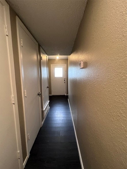 Building Photo - 734 Lariat Ln