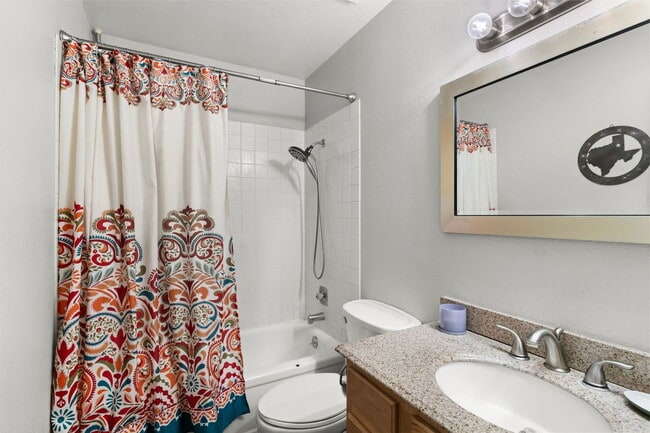 Building Photo - 735 Apple Tree Ct