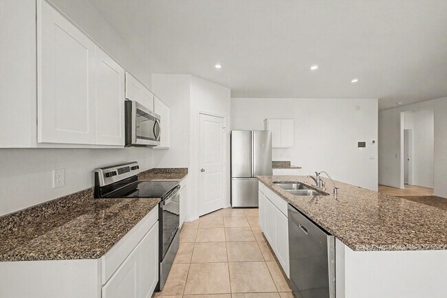 Building Photo - 1566 E Fletcher Dr