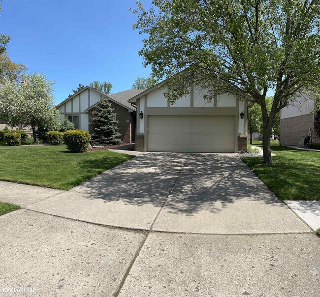 Building Photo - 52156 Antler Dr