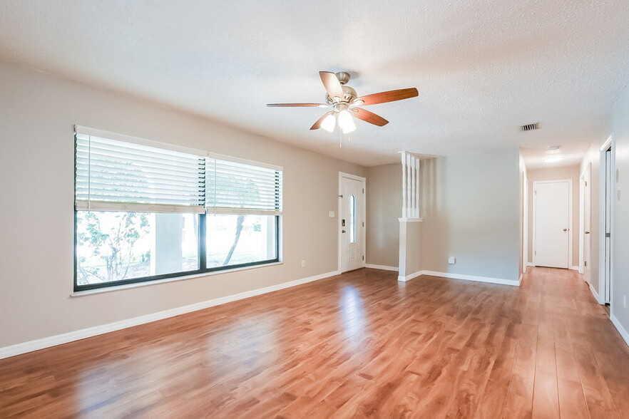 Building Photo - 8318 Mattituck Cir