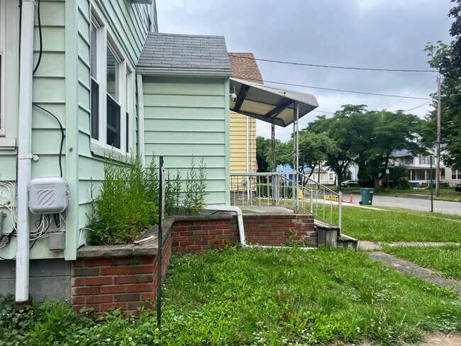 Building Photo - 207 Campbell Park