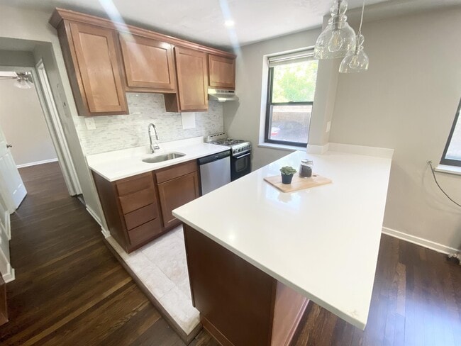 Interior Photo - ASHBOURNE -- 166