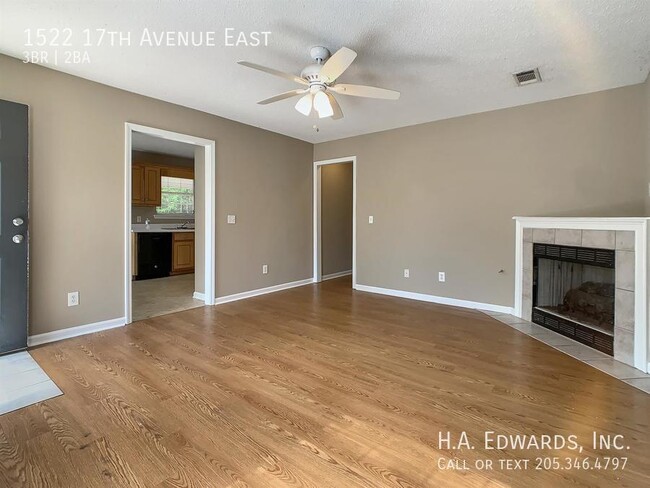 Building Photo - 1522 17th Ave E