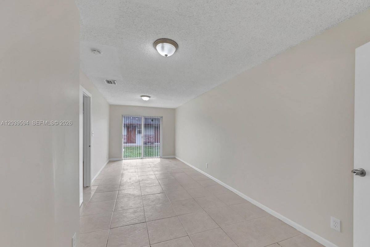 Building Photo - 2610 Riverland Dr
