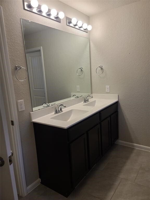 Building Photo - 18315 Pin Oak Lake Dr