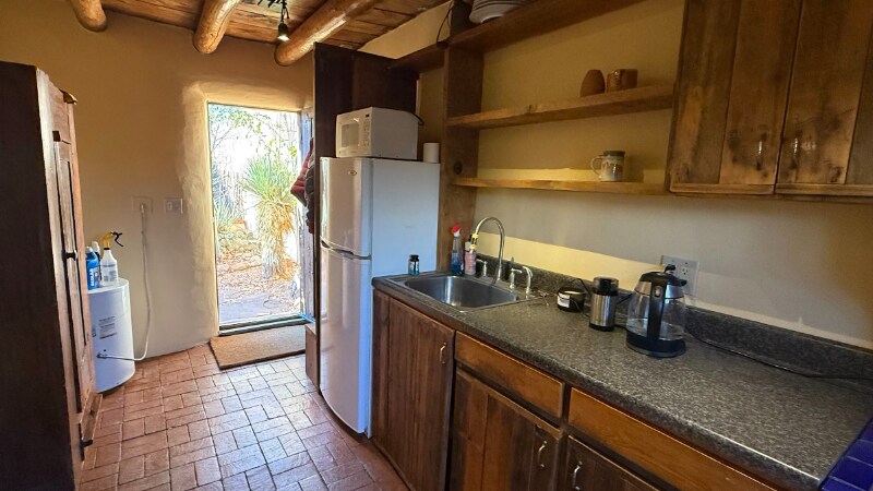 Building Photo - 824 Canyon Rd