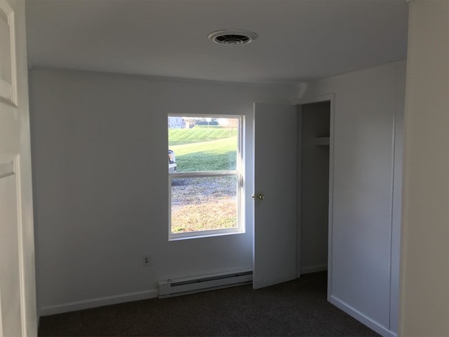 Building Photo - 142 Pocahontas Dr