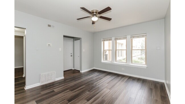 Building Photo - 2400 N Kilbourn Ave