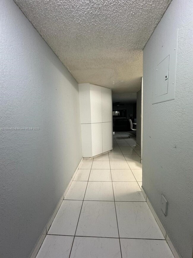 Building Photo - 210 W 68th St