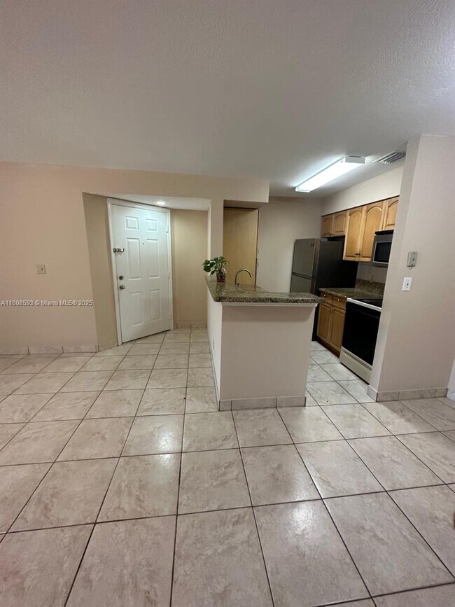 Building Photo - 2846 S University Dr