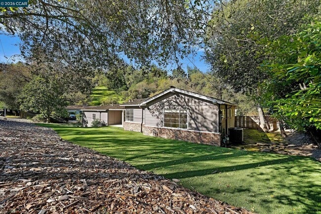 Building Photo - 553 Miner Rd