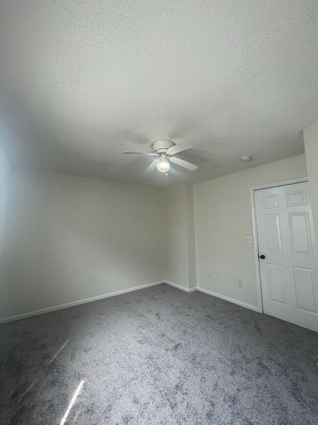 Building Photo - 1334 Devon Ln