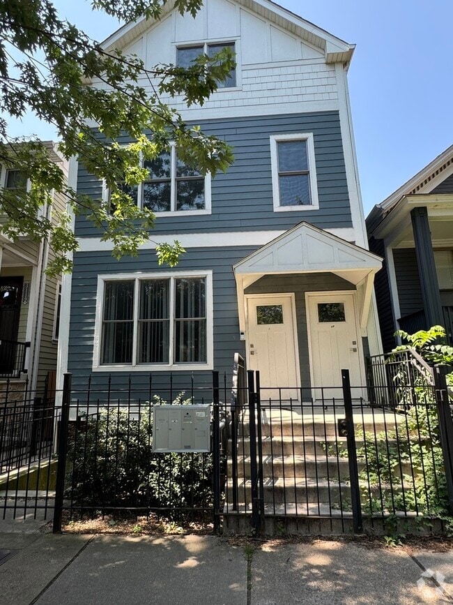 Building Photo - 3114 N Southport Ave