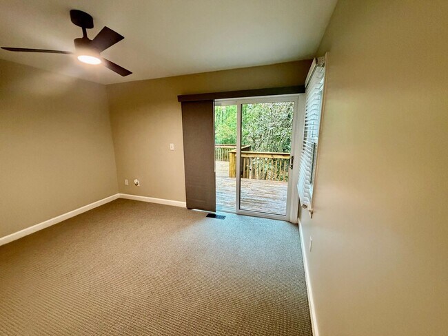 Building Photo - 160 Lystra Hills Ln